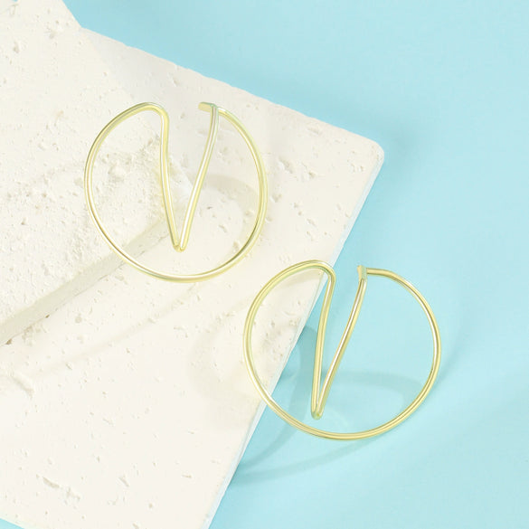 Wholesale Alloy Geometric Three Dimensional Horseshoe Ear Bone Clip For Women Electroplated Design