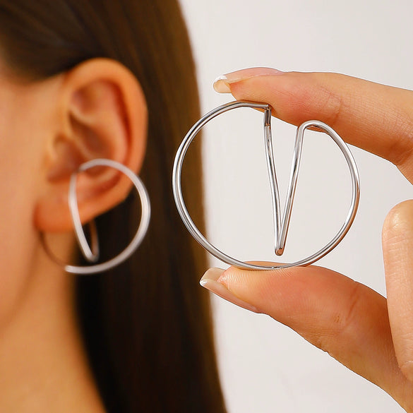 Wholesale Alloy Geometric Three Dimensional Horseshoe Ear Bone Clip For Women Electroplated Design