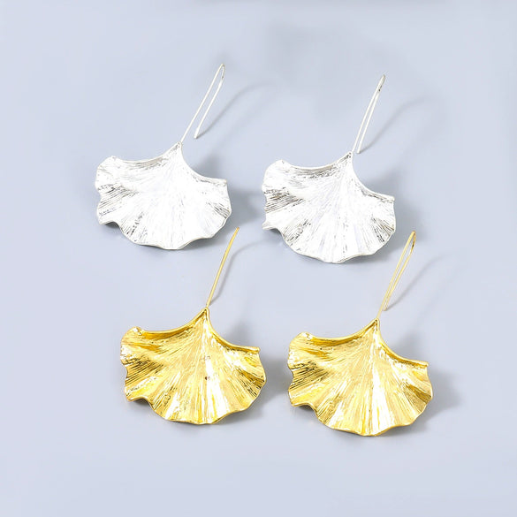 Wholesale Alloy Ginkgo Leaf Fashion Exaggerated Vintage Electroplated Women's Earrings
