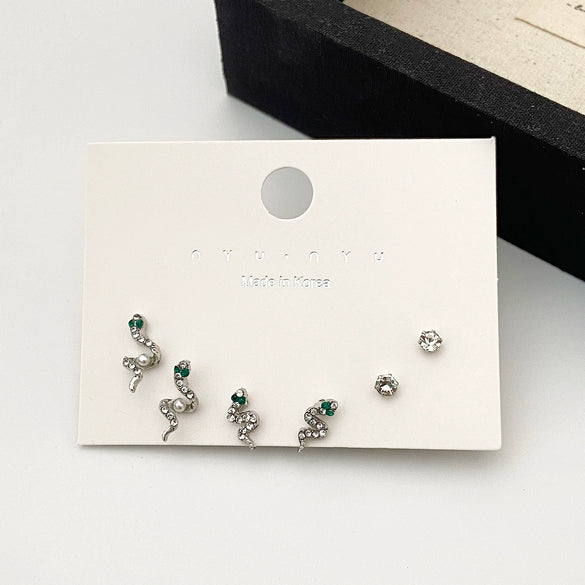 Wholesale Alloy Gothic Fashion Electroplated Geometric Butterfly Rhinestone Heart Earrings For Women