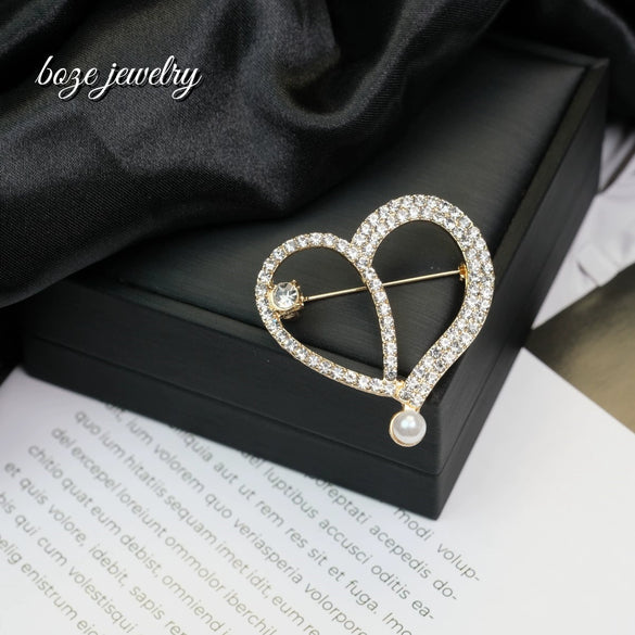 Wholesale Alloy Heart Shape Electroplated Love Brooch Clothing Accessories