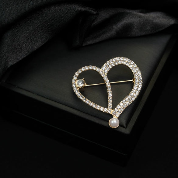Wholesale Alloy Heart Shape Electroplated Love Brooch Clothing Accessories