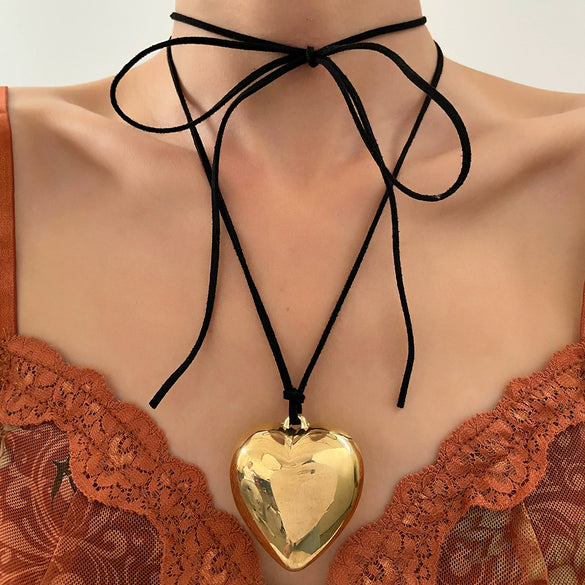 Wholesale Alloy Heart Shape Pendant Necklace With Thread Rope Chain And Electroplating Treatment
