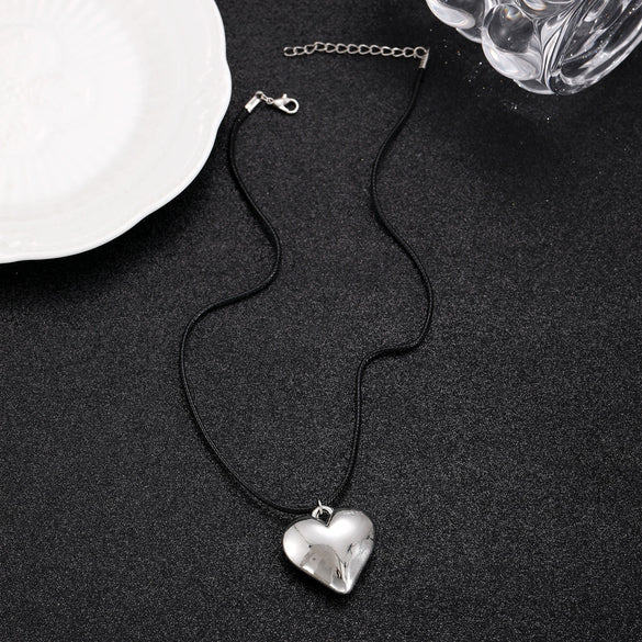 Wholesale Alloy Heart Shape Pendant Necklace With Thread Rope Chain And Electroplating Treatment