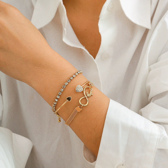 Wholesale Alloy Heart Shaped Geometric Rhinestone Micro Inlaid Diamond Bracelet For Women