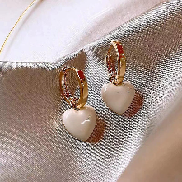 Wholesale Alloy Heartshaped Electroplated Women's Stud Earrings Light Luxury Style