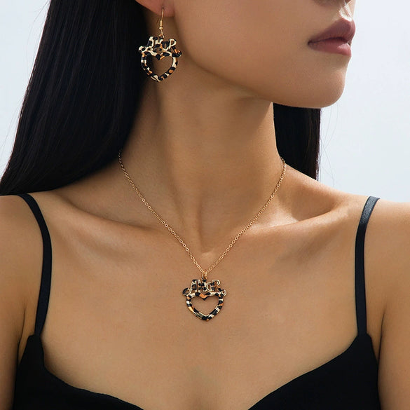 Wholesale Alloy Heartshaped Jewelry Set With Geometric Pattern Electroplated For Women