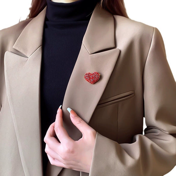 Wholesale Alloy Heartshaped Red Diamond Brooch For Women With Electroplating Process