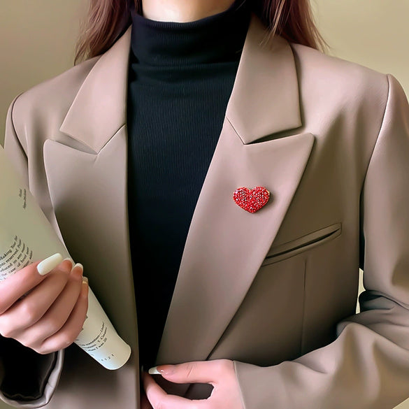 Wholesale Alloy Heartshaped Red Diamond Brooch For Women With Electroplating Process