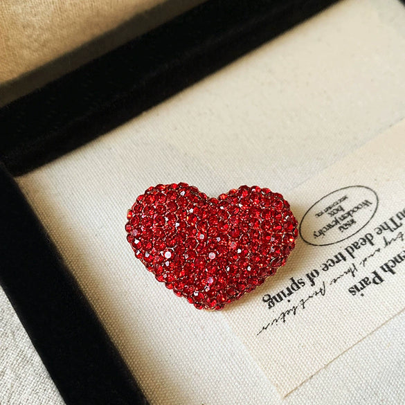 Wholesale Alloy Heartshaped Red Diamond Brooch For Women With Electroplating Process