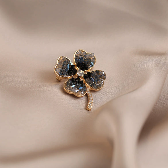 Wholesale Alloy Imitation Crystal Fourleaf Clover Brooch Women's Minimalist Light Luxury Electroplated Suit Coat Accessory