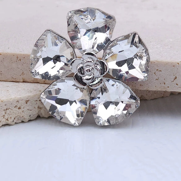 Wholesale Alloy Jewelry Accessories With Flower Pattern And Electroplating Treatment For Mobile Phone Shell Stick Drill Five Petal Flower And Snowflake Design
