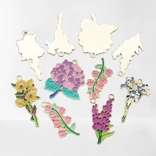 Wholesale Alloy Jewelry Pendant With Dripping Oil Design And Totem Pattern Plants Flowers Style