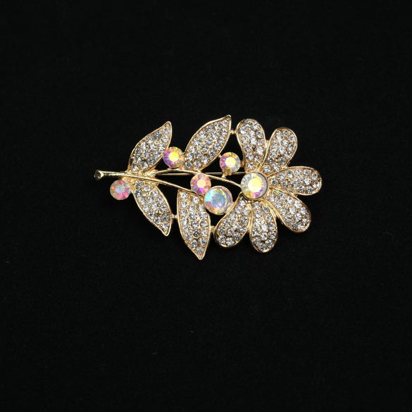 Wholesale Alloy Leafshaped Rhinestone Brooch Electroplated Clothing Accessories For Women