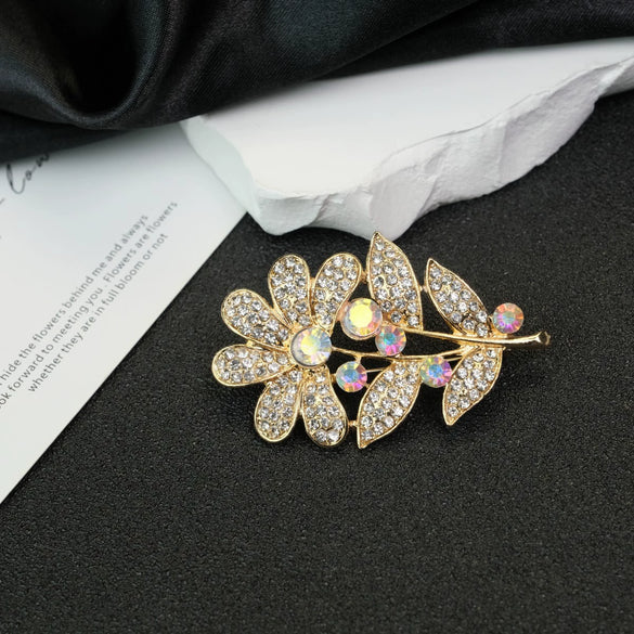 Wholesale Alloy Leafshaped Rhinestone Brooch Electroplated Clothing Accessories For Women