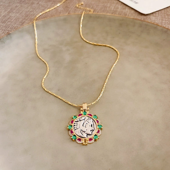 Wholesale Alloy Letter Gold Pea Necklace With Electroplating For Women Fashion High Sense Clavicle Chain And Simple Sweater Chain