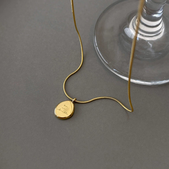 Wholesale Alloy Letter Gold Pea Necklace With Electroplating For Women Fashion High Sense Clavicle Chain And Simple Sweater Chain