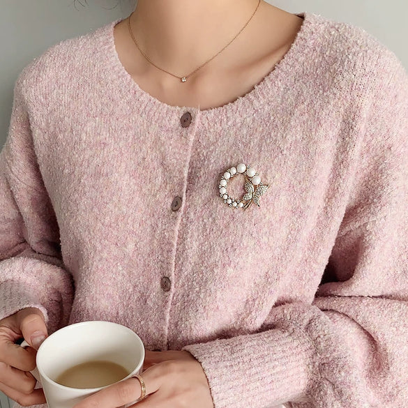 Wholesale Alloy Love Brooch With Flower Pattern Electroplated For Women