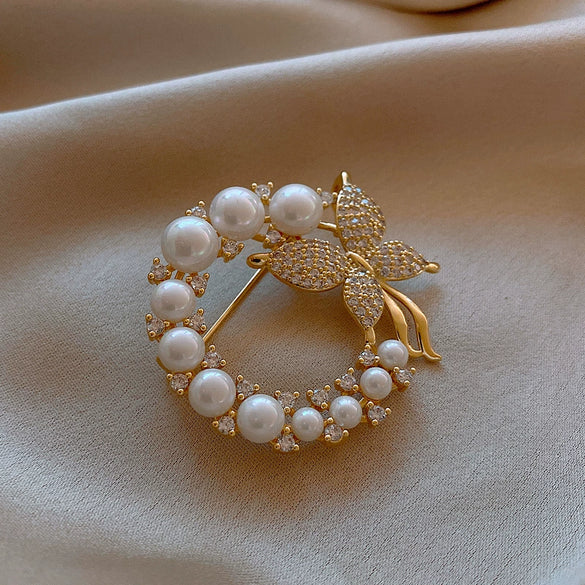 Wholesale Alloy Love Brooch With Flower Pattern Electroplated For Women