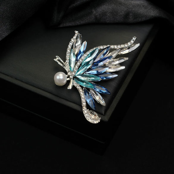Wholesale Alloy Natural Freshwater Pearl Butterfly Animal Style Electroplated Brooch Clothing Accessory