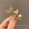 Wholesale Alloy Pearl Fishtail Flower Design Electroplating Women's Brooch