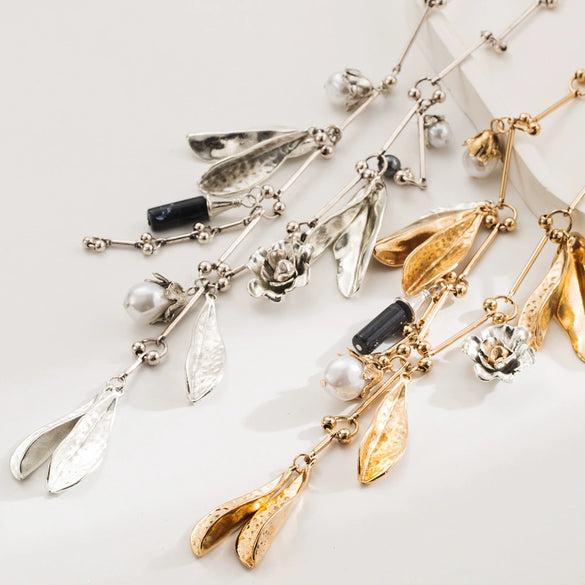 Wholesale Alloy Pearl Leaf Geometric Retro Pendant Clavicle Necklace For Women With Electroplating