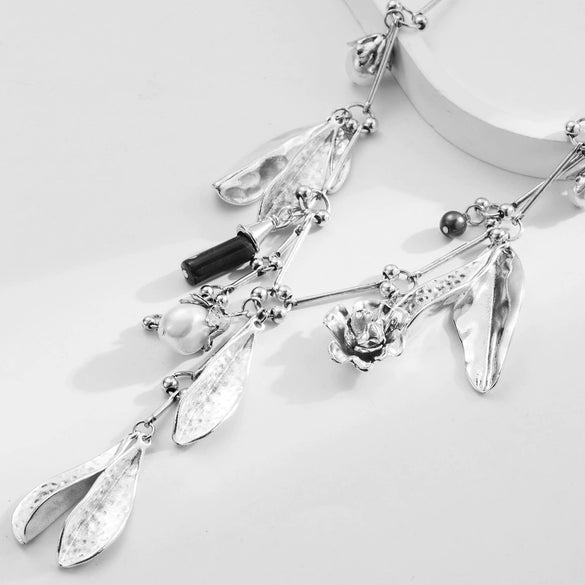 Wholesale Alloy Pearl Leaf Geometric Retro Pendant Clavicle Necklace For Women With Electroplating