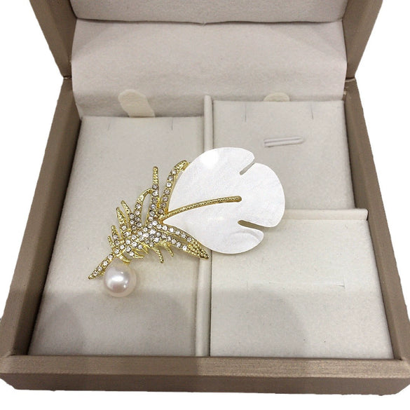 Wholesale Alloy Resin Feather Pearl Corsage Brooch With Wheat Ears Pattern For Women