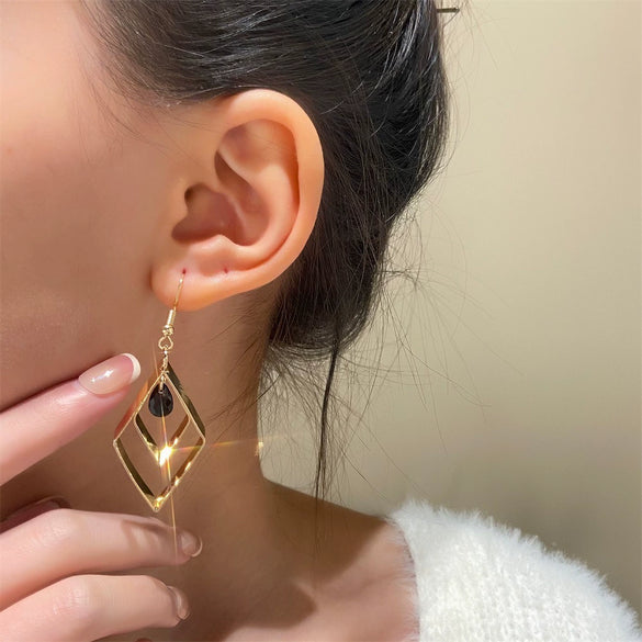 Wholesale Alloy Retro Diamond Geometric Black Water Drop Hollow Rhinestone Women's Earrings With Electroplating