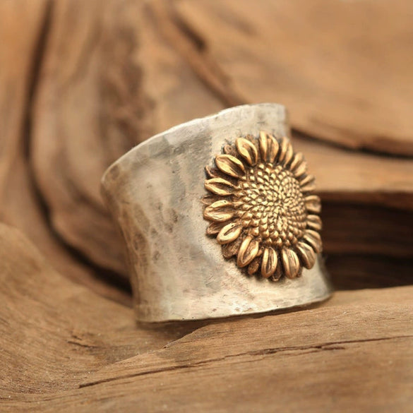 Wholesale Alloy Retro Personality Cartoon Sunflower Twocolor Ring With Electroplating