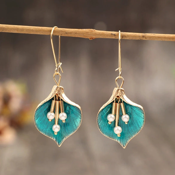 Wholesale Alloy Retro Style Flower Earrings With Electroplating For Women