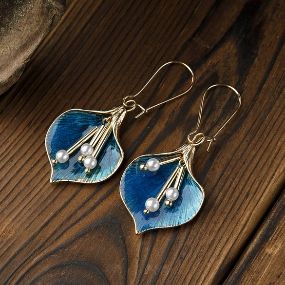 Wholesale Alloy Retro Style Flower Earrings With Electroplating For Women