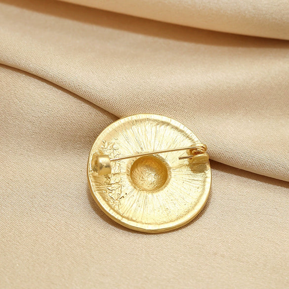 Wholesale Alloy Retro Style Flower Hat Brooch For Women With Electroplating Treatment