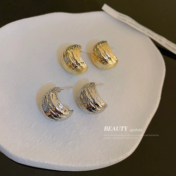 Wholesale Alloy Silver Needle Geometric C Shaped Pleated Bean Curved Earrings For Women With Electroplating
