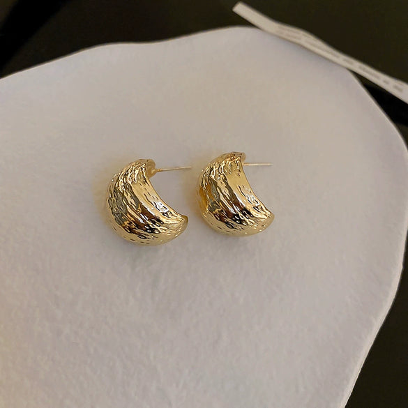 Wholesale Alloy Silver Needle Geometric C Shaped Pleated Bean Curved Earrings For Women With Electroplating