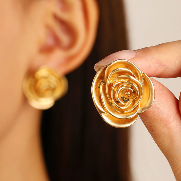 Wholesale Alloy Stud Earrings Women's Geometric And Flower Style Electroplated