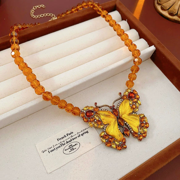 Wholesale Alloy Vintage Necklace Set With Diamonds Featuring Butterfly Pattern