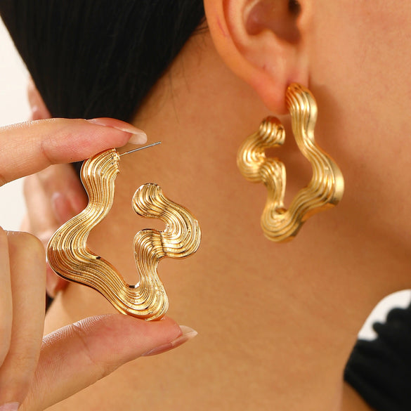 Wholesale Alloy Women's Asymmetric Heartshaped Liquid Lava Earrings With Geometric Pattern And Electroplating