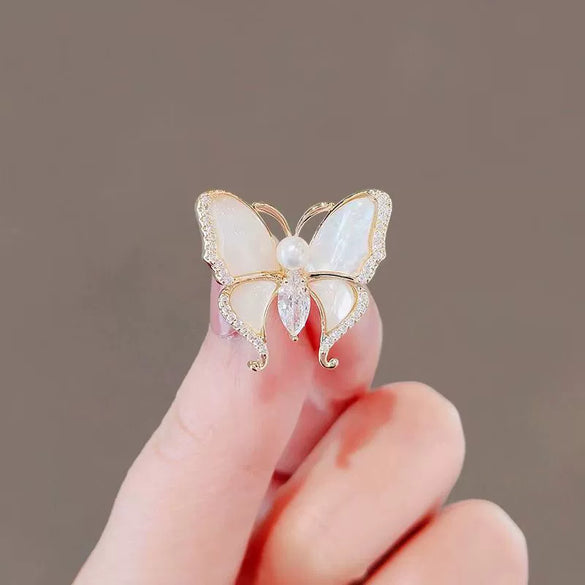 Wholesale Alloy Women's Natural Style Flower Pattern Electroplated Butterfly Brooch For Fixing Clothes