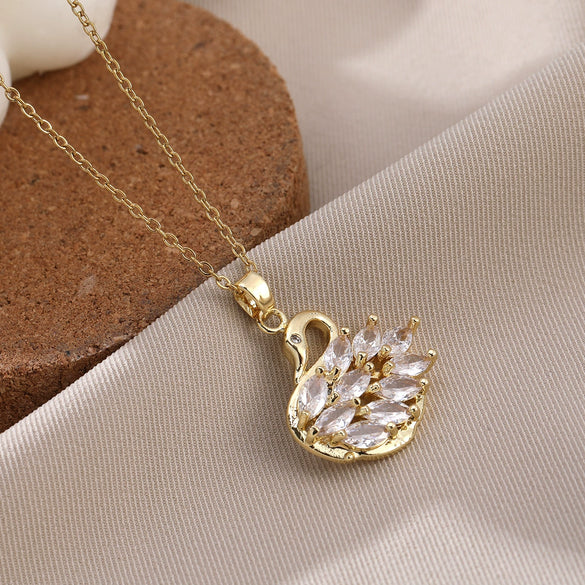 Wholesale Animal Pendant Necklace For Women Copper Zircon Diamond Electroplated