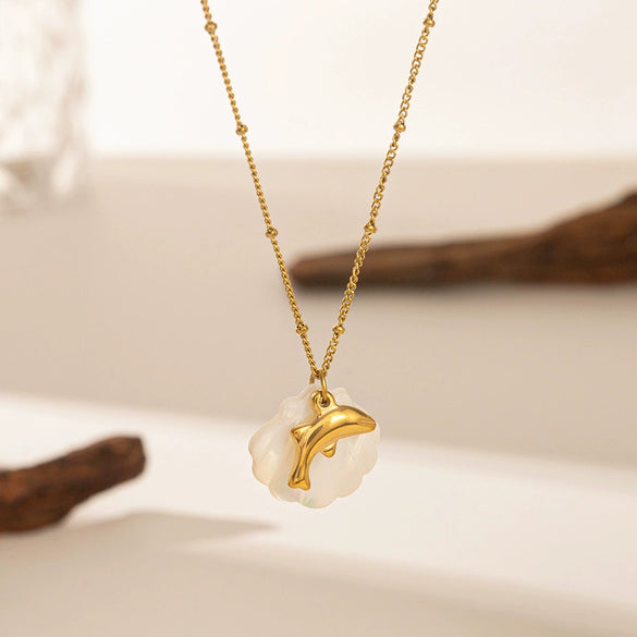 Wholesale Animalshaped Stainless Steel Electroplated 18K Gold Color Conch And Starfish Pendant Necklace For Women