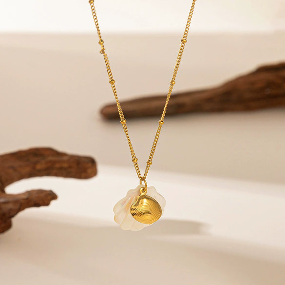 Wholesale Animalshaped Stainless Steel Electroplated 18K Gold Color Conch And Starfish Pendant Necklace For Women