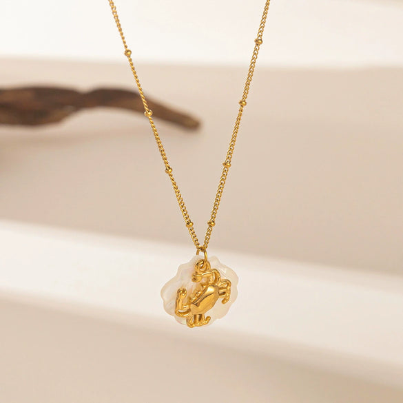 Wholesale Animalshaped Stainless Steel Electroplated 18K Gold Color Conch And Starfish Pendant Necklace For Women