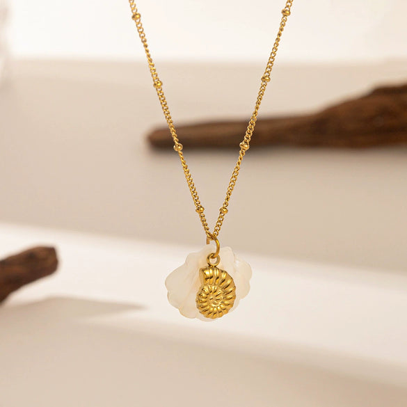 Wholesale Animalshaped Stainless Steel Electroplated 18K Gold Color Conch And Starfish Pendant Necklace For Women