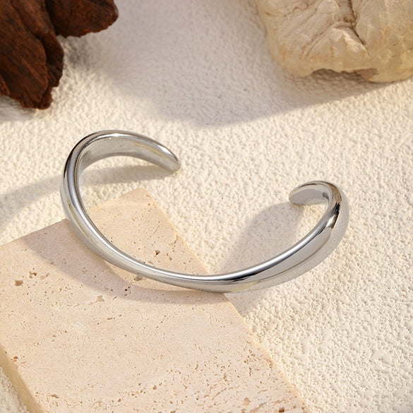 Wholesale Asymmetrical Geometric Retro Fashion Hip Hop Electroplated Titanium Steel Bracelets For Women