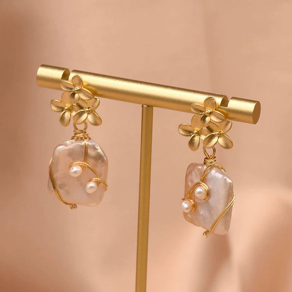 Wholesale Baroque Asymmetrical Earrings With Natural Pearl Flower Tassel Retro Temperament Metal Material And Electroplating Design