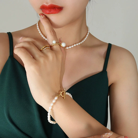 Wholesale Baroque Style Titanium Steel Freshwater Pearl Necklace And Bracelet Jewelry Set With Otto Buckle And Electroplating