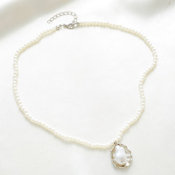 Wholesale Bohemian Style Imitation Pearl Beaded Necklace With Alloy Vintage Shell Pendant And Geometric Pattern Electroplated For Women