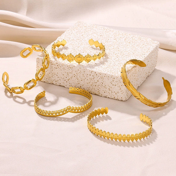 Wholesale Bracelet Stainless Steel Snakeshaped Geometric Hollow Goldplated Circle Electroplated For Female