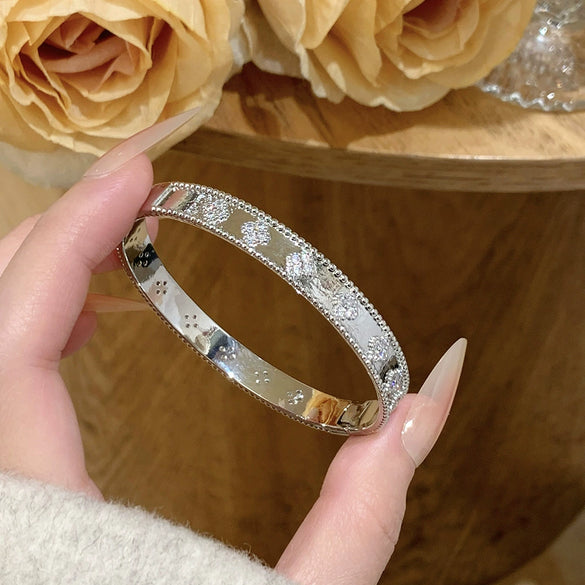 Wholesale Brass Microinlaid Fourleaf Clover Clasp Bracelet In Light Luxury Style